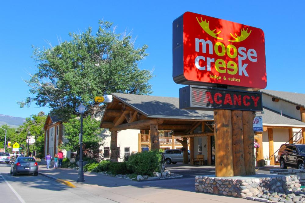 Moose Creek Lodge & Suites